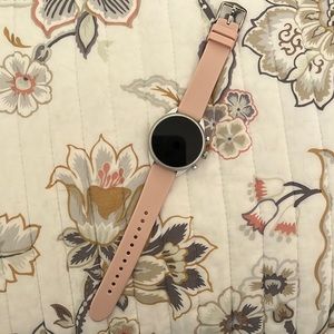 Fossil Smartwatch with 4 additional watchbands and charging cord.